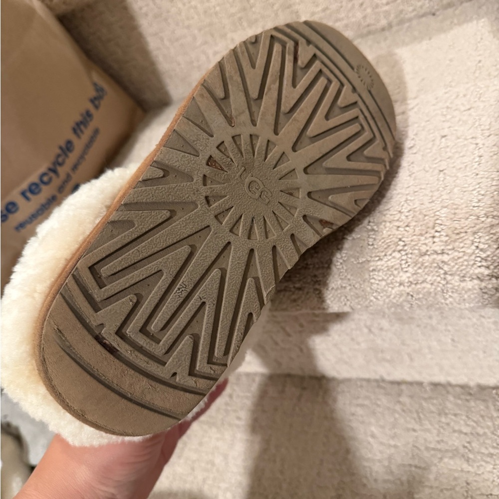 UGG Kids Brown Cozy Slippers - Picture 5 of 6